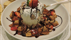 Sorvete com crocante, praliné e maçã caramelizada