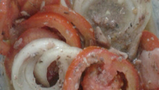 Salada de tomate com sardinha