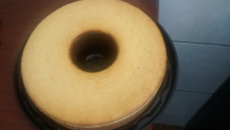 Bolo de fubá com leite condensado