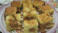 Bolo escondidinho de leite condensado e coco queimado