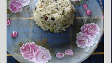 Arroz com temperos verdes, passas e ervilhas do Lúcio Cezar