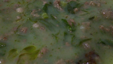 Caldo verde com carne moída