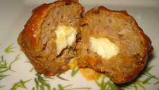 Bolinho de carne moída recheada