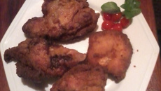 Frango frito com barbecue e molho inglês