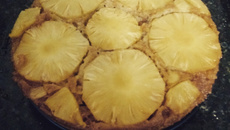 Bolo de banana com abacaxi