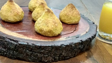 Gotas de felicidade (coxinhas)