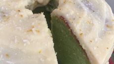 Bolo de limão com coco