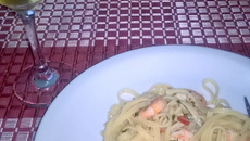 Macarrão (fettuccine) com camarão