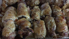 Coxa e sobrecoxa de frango recheada