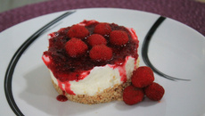 Cheesecake com geleia de framboesas
