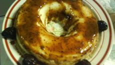 Manjar branco com calda de ameixa