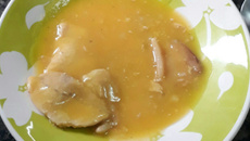 Sopa de batata salsa com bacon e ervilha