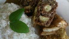 Rocambole de carne moída recheado com queijo coalho e provolone