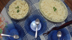 Arroz com peito de frango desfiado