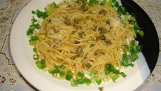 Espaguete ao alho e coentro