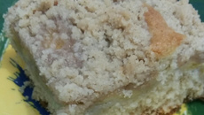 Cuca de banana com farofa