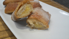 Rolinho primavera de banana com doce de leite