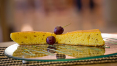 Bolo de fubá com erva - doce