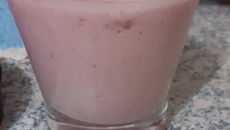 Drink de morangos (com ou sem álcool)