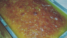 Bolo de laranja com calda quente