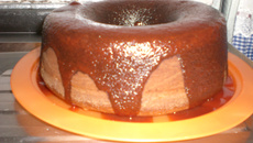 Bolo de fubá com goiabada