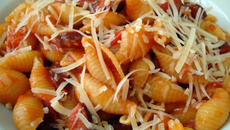 Macarronada com linguiça