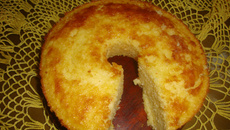 Bolo de milharina cremoso