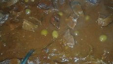 Carne com creme de cebola e caracú