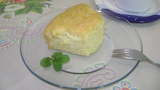 Pão de ló de fubá com leite de coco