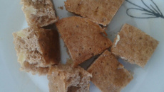 Bolo de baunilha com canela e maçã