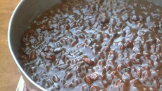 Pé de moleque de brigadeiro