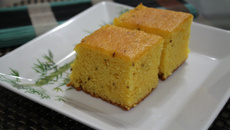 Bolo de fubá com erva doce