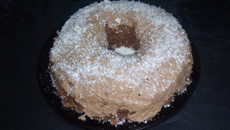 Bolo de chocolate com coco de liquidificador