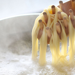 isa-editorial-2025-04-03t133445.109 Diga adeus ao macarrão grudento: veja como ferver macarrão do jeito certo, depois que você souber, será útil para a vida toda!