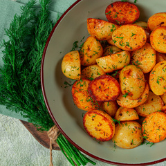 shutterstock-2437713545-1- Nem a sua mãe sabia disso: como fazer batatas douradas, crocantes e perfeitas em tempo recorde (sem fritura ou airfryer!)