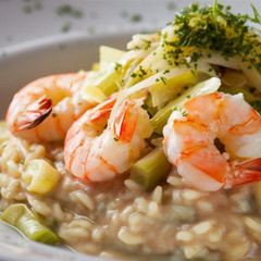 shutterstock-2570084033 Quem prova, aprova: sempre preparo esse risoto de camarão quando quero conquistar alguém pelo estômago e dá muito certo