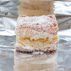 bolo-alta Bolo gelado de coco embrulhado no papel-alumínio é a receita da vovó que faz sucesso de geração em geração na minha família há mais de 100 anos