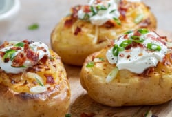 É assim que se faz batata recheada na airfryer para ficar saborosa: é muito mais fácil do que você pensa!