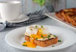 Esse é o segredo do ovo poché perfeito para inovar no café da manhã (um ex-Masterchef Brasil me ensinou!)