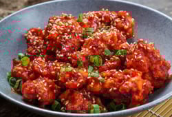 Não queria mais frango na marmita, mas desde que aprendi essa receita ao estilo coreano, conto os segundos para o almoço!