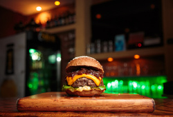 Festival do hambúrguer em SP tem combo com lanche, batata, bebida e sobremesa a partir de R$49,90