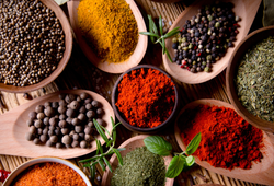 Meus vizinhos sempre sabem quando eu estou cozinhando desde que aprendi esses truques no MasterChef Brasil de como usar especiarias