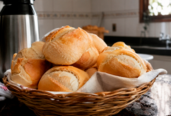 Pão amanhecido nunca mais: o TudoGostoso mostra o truque que salva qualquer pão