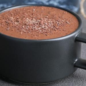 Chocolate quente com baunilha e conhaque