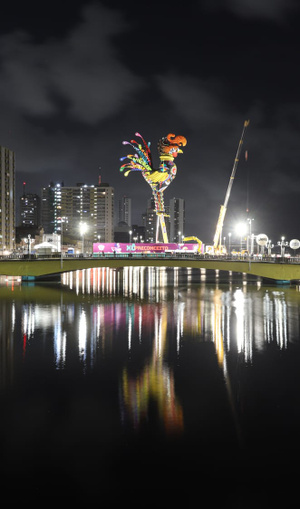 Do passeio de catamarã, é possível saber mais detalhes sobre a ponte de onde sai o bloco de carnaval Galo da Madrugada. (Crédito: Fotos Públicas / Weslley D'Almeida)