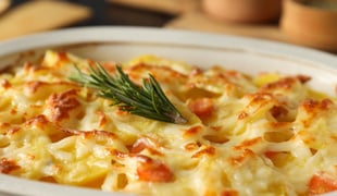 Macarrão cremoso com poucos ingredientes salva seu almoço