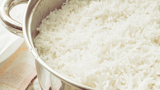 Juanjo López, um chef de cozinha: “O arroz branco não é feito com água, mas com 3 dentes de alho, 2 folhas de louro e caldo”