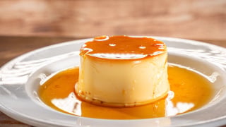 Os cozinheiros concordam: "Para deixar o pudim caseiro mais cremoso, não adicione mais leite, mas sim 100 ml de creme de leite fresco."