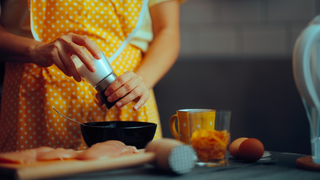 Sua mãe gosta de cozinhar? Então ela vai amar esses achadinhos que deixam a rotina mais prática