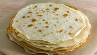 Como fazer tortillas caseiras: a receita de frigideira com 4 ingredientes que fica pronta em segundos